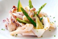 Tutti a tavola per celebrare l’estate