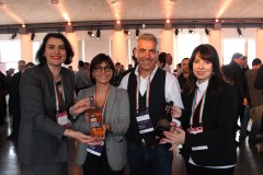 Un bicchiere pieno di vino italiano!