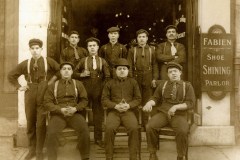 Conosci qualcuno in questa foto?