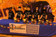 La campagna dei cestini natalizi di “Friends 4 Cause”