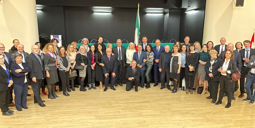 La visita dell’Ambasciatore Andrea Ferrari alla Casa d’Italia