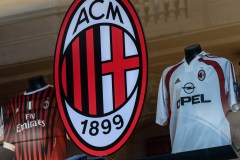 Il Milan ad un passo dallo scudetto. Venezia e Genoa in B