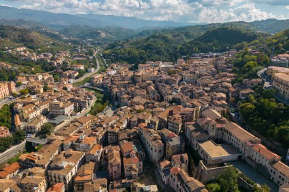 La Calabria che vive all’estero ha una valigia targata Cosenza