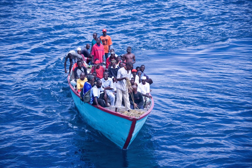 Naufragio di migranti a Crotone: sale il bilancio delle vittime