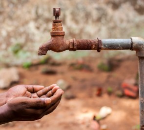 2 miliardi di persone nel mondo sono senza acqua potabile: un’emergenza da affrontare